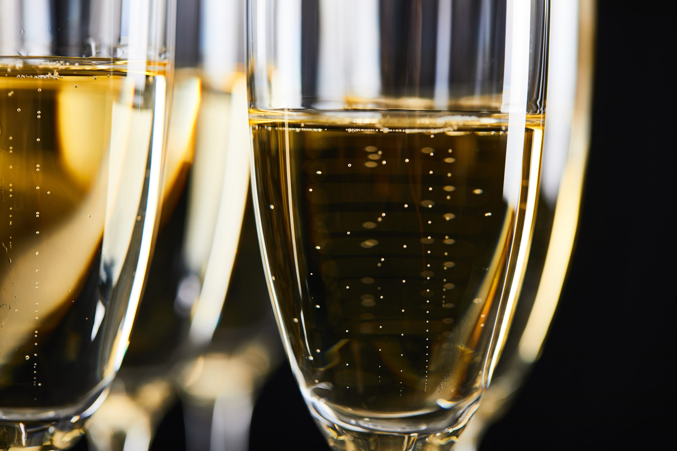 close-up-of-sparkling-wine-in-glasses-for-celebrat-2022-06-16-01-00-21-utc-scaled.jpg